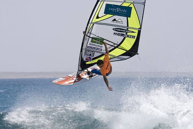 Angulo one handed air - 2008 Cabo Verde PWA World Cup ©  John Carter / PWA http://www.pwaworldtour.com